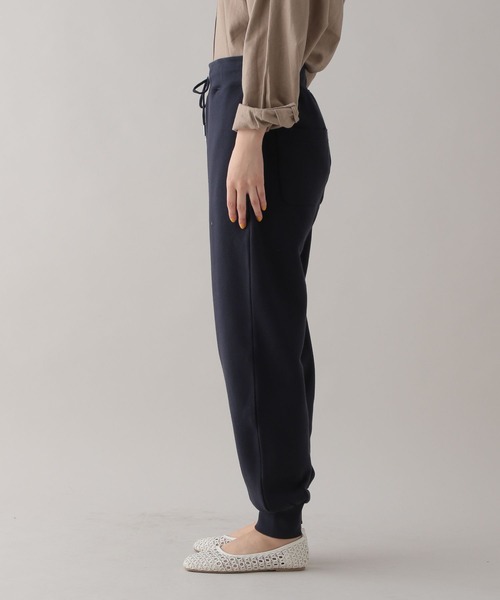 studio CLIP(スタディオクリップ)の「《Natural by CLIP》裏毛パンツ(スウェットパンツ・レディース・オフホワイト/ネイビー・FREE)」の5枚目の写真