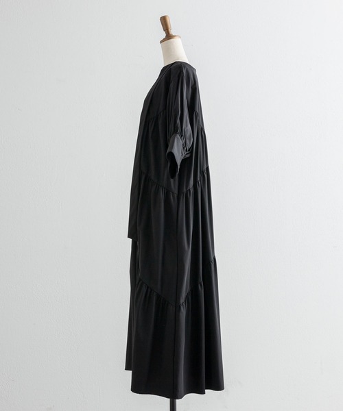 ear PAPILLONNER(イアパピヨネ)の「リボン付きランダムギャザーワンピース【SUM1 STYLE(スミスタイル)】(ワンピース・レディース・ブラック/ブルー・FREE)」の3枚目の写真