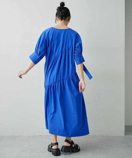 ear PAPILLONNER(イアパピヨネ)の「リボン付きランダムギャザーワンピース【SUM1 STYLE(スミスタイル)】(ワンピース・レディース・ブラック/ブルー・FREE)」の22枚目の写真