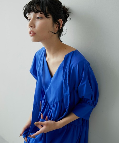 ear PAPILLONNER(イアパピヨネ)の「リボン付きランダムギャザーワンピース【SUM1 STYLE(スミスタイル)】(ワンピース・レディース・ブラック/ブルー・FREE)」の20枚目の写真