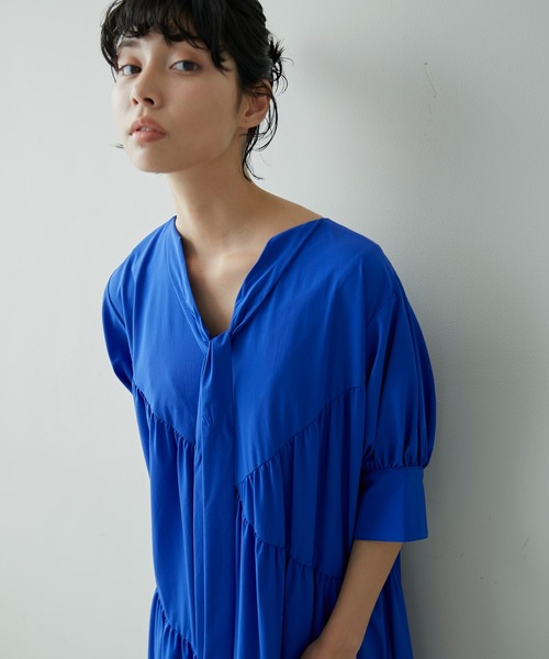 ear PAPILLONNER(イアパピヨネ)の「リボン付きランダムギャザーワンピース【SUM1 STYLE(スミスタイル)】(ワンピース・レディース・ブラック/ブルー・FREE)」の18枚目の写真