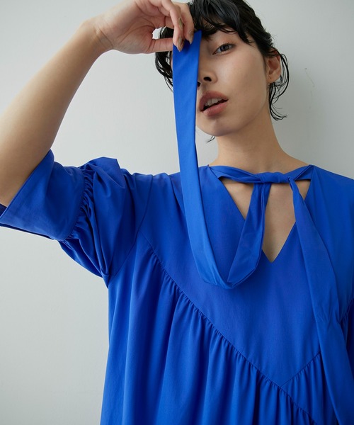 ear PAPILLONNER(イアパピヨネ)の「リボン付きランダムギャザーワンピース【SUM1 STYLE(スミスタイル)】(ワンピース・レディース・ブラック/ブルー・FREE)」の17枚目の写真