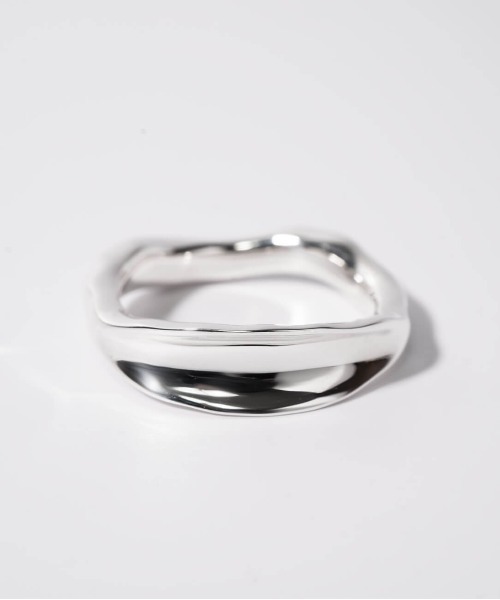 Ops.（オプス）の「アクセサリー リング レディース シンプル シルバー925 ボリューム【mielikki-tuuli-ring ミエリッキ・トゥーリ】（リング・レディース・イエローゴールド/シルバー・11号/13号/15号）」の15枚目の写真