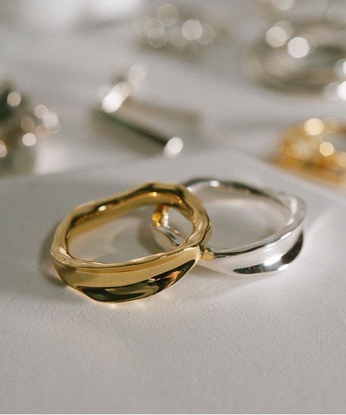 Ops.（オプス）の「アクセサリー リング レディース シンプル シルバー925 ボリューム【mielikki-tuuli-ring ミエリッキ・トゥーリ】（リング・レディース・イエローゴールド/シルバー・11号/13号/15号）」の3枚目の写真