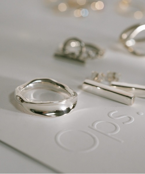 Ops.（オプス）の「アクセサリー リング レディース シンプル シルバー925 ボリューム【mielikki-tuuli-ring ミエリッキ・トゥーリ】（リング・レディース・イエローゴールド/シルバー・11号/13号/15号）」の7枚目の写真