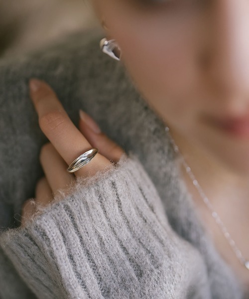 Ops.(オプス)の「アクセサリー リング レディース シンプル シルバー925 ボリューム【mielikki-tuuli-ring ミエリッキ・トゥーリ】(リング・レディース・イエローゴールド/シルバー・11号/13号/15号)」の15枚目の写真