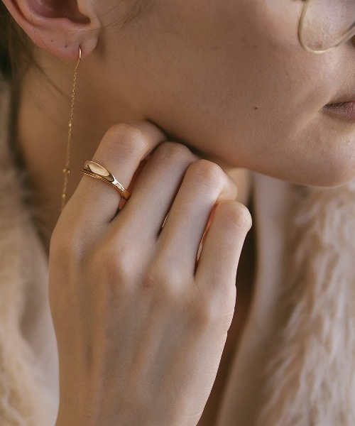 Ops.(オプス)の「アクセサリー リング レディース シンプル シルバー925 ボリューム【mielikki-tuuli-ring ミエリッキ・トゥーリ】(リング・レディース・イエローゴールド/シルバー・11号/13号/15号)」の6枚目の写真
