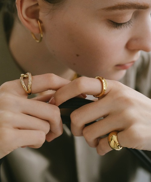 Ops.(オプス)の「アクセサリー リング レディース シンプル シルバー925 ボリューム【mielikki-tuuli-ring ミエリッキ・トゥーリ】(リング・レディース・イエローゴールド/シルバー・11号/13号/15号)」の8枚目の写真