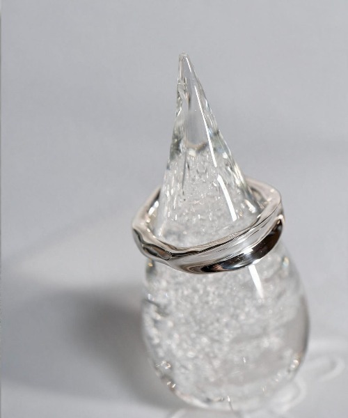 Ops.(オプス)の「アクセサリー リング レディース シンプル シルバー925 ボリューム【mielikki-tuuli-ring ミエリッキ・トゥーリ】(リング・レディース・イエローゴールド/シルバー・11号/13号/15号)」の10枚目の写真