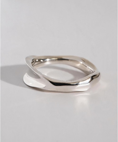 Ops.(オプス)の「アクセサリー リング レディース シンプル シルバー925 ボリューム【mielikki-tuuli-ring ミエリッキ・トゥーリ】(リング・レディース・イエローゴールド/シルバー・11号/13号/15号)」の12枚目の写真