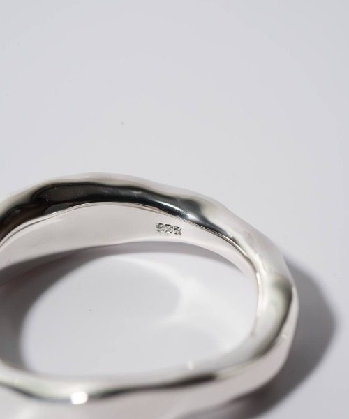 Ops.(オプス)の「アクセサリー リング レディース シンプル シルバー925 ボリューム【mielikki-tuuli-ring ミエリッキ・トゥーリ】(リング・レディース・イエローゴールド/シルバー・11号/13号/15号)」の14枚目の写真