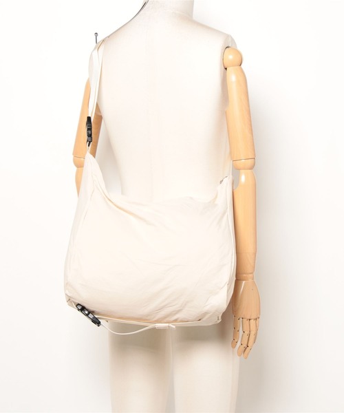 natto(ナット)の「compact nylon bag / コンパクトナイロンバッグ(ショルダーバッグ・メンズ・ベージュ/オリーブ/アイボリー・FREE)」の9枚目の写真