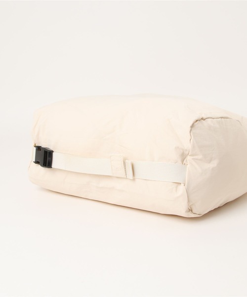 natto(ナット)の「compact nylon bag / コンパクトナイロンバッグ(ショルダーバッグ・メンズ・ベージュ/オリーブ/アイボリー・FREE)」の5枚目の写真