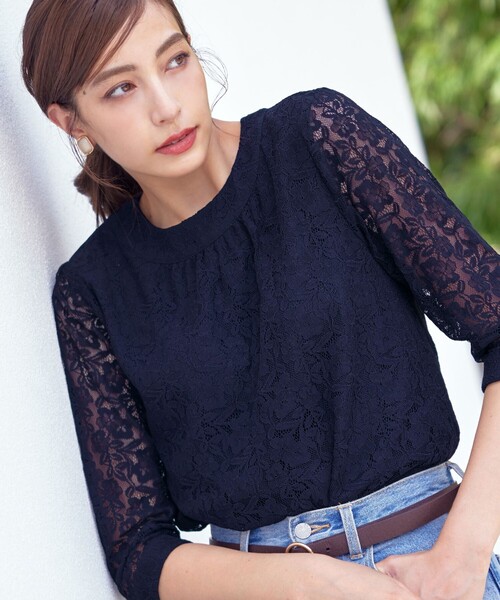 Tiaclasse（ティアクラッセ）の「【洗える】ギャザーネックレースブラウス（シャツ/ブラウス・レディース・ネイビー/オフホワイト/ラベンダー/ブラック・M/L/S）」の17枚目の写真