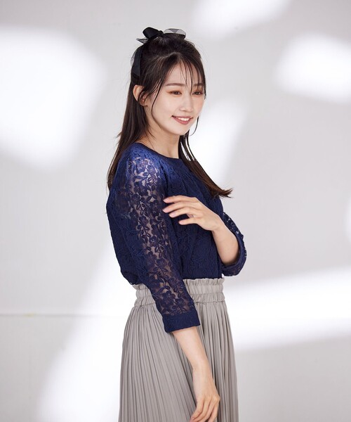 Tiaclasse（ティアクラッセ）の「【洗える】ギャザーネックレースブラウス（シャツ/ブラウス・レディース・ネイビー/オフホワイト/ラベンダー/ブラック・M/L/S）」の5枚目の写真