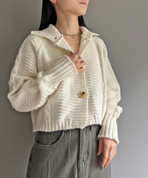 Jewelobe(ジュエローブ)の「スタンドカラーケーブルラインニットカーディガン(カーディガン/ボレロ・レディース・グレー/ホワイト/ブラック/ベージュ・FREE)」の5枚目の写真