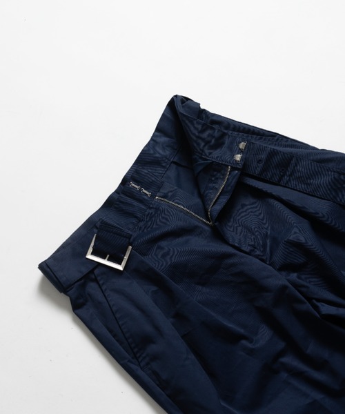 ONCILY（オンシェリー）の「BELTED STRAIGHT CHINO PANTS