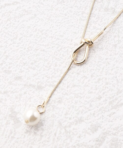 OPAQUE.CLIP（オペークドットクリップ）の「◆フェイクパールY字ネックレス（ネックレス・レディース・ゴールド/シルバー・00）」の6枚目の写真