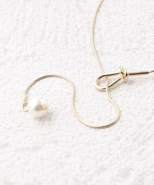 OPAQUE.CLIP（オペークドットクリップ）の「◆フェイクパールY字ネックレス（ネックレス・レディース・ゴールド/シルバー・00）」の8枚目の写真