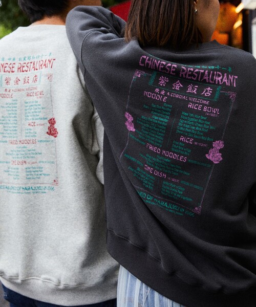 FREAK'S STORE（フリークスストア）の「限定展開 紫金飯店×FREAK'S STORE 別注 バックプリント クルーネックスウェット/中華/チャイナデザイン（スウェット・メンズ・アッシュグレー/スミクロ・SMALL/MEDIUM/LARGE）」の8枚目の写真