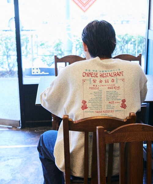 FREAK'S STORE（フリークスストア）の「限定展開 紫金飯店×FREAK'S STORE 別注 バックプリント クルーネックスウェット/中華/チャイナデザイン（スウェット・メンズ・アッシュグレー/スミクロ・SMALL/MEDIUM/LARGE）」の14枚目の写真