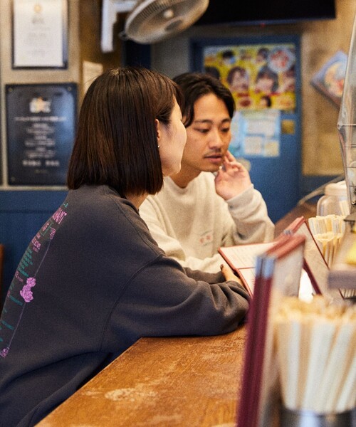 FREAK'S STORE（フリークスストア）の「限定展開 紫金飯店×FREAK'S STORE 別注 バックプリント クルーネックスウェット/中華/チャイナデザイン（スウェット・メンズ・アッシュグレー/スミクロ・SMALL/MEDIUM/LARGE）」の20枚目の写真