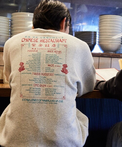 FREAK'S STORE（フリークスストア）の「限定展開 紫金飯店×FREAK'S STORE 別注 バックプリント クルーネックスウェット/中華/チャイナデザイン（スウェット・メンズ・アッシュグレー/スミクロ・SMALL/MEDIUM/LARGE）」の22枚目の写真