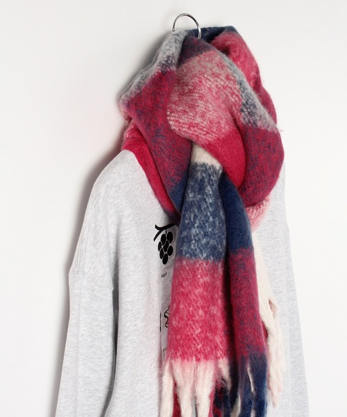 ALWAYS GOOD TIME（オルウェイズグッドタイム）の「大判ボリュームマフラー ブロックチェック/無地（マフラー・レディース・イエロー系/グリーン系/ブルー系/ローズ系/オレンジ系/ネイビー系/キャメル/ピンク系/ライトベージュ/ミント/パープル/オフホワイト/グレー/ライトイエロー/グレイッシュベージュ/ライトピンク・FREE）」の15枚目の写真