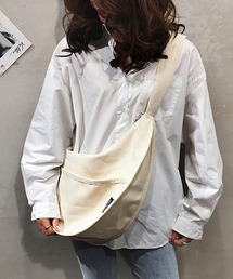 三日月型ショルダーバッグ