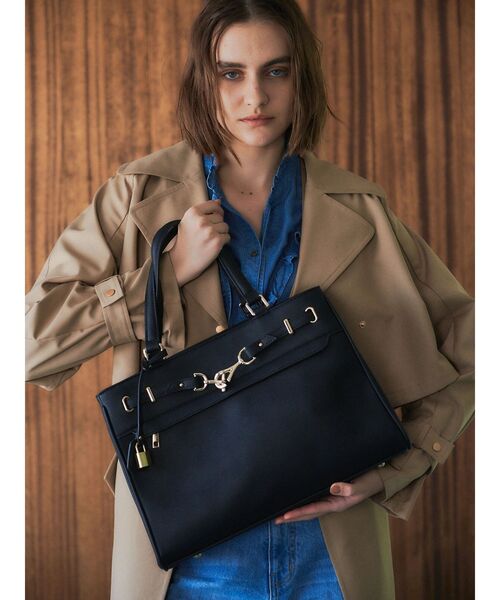 YECCA VECCA（イェッカヴェッカ）の「ベルトデザイントートバッグ（トートバッグ・レディース・ブラック/ベージュ・FREE）」の13枚目の写真