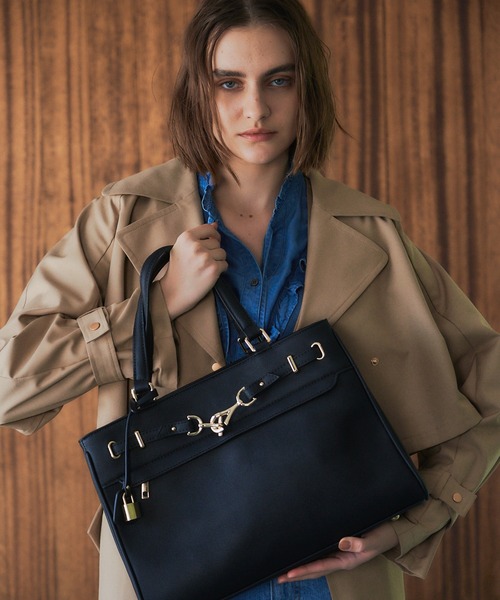 YECCA VECCA（イェッカヴェッカ）の「ベルトデザイントートバッグ（トートバッグ・レディース・ブラック/ベージュ・FREE）」の2枚目の写真