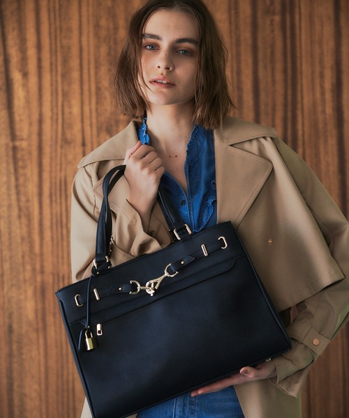 YECCA VECCA（イェッカヴェッカ）の「ベルトデザイントートバッグ（トートバッグ・レディース・ブラック/ベージュ・FREE）」の3枚目の写真