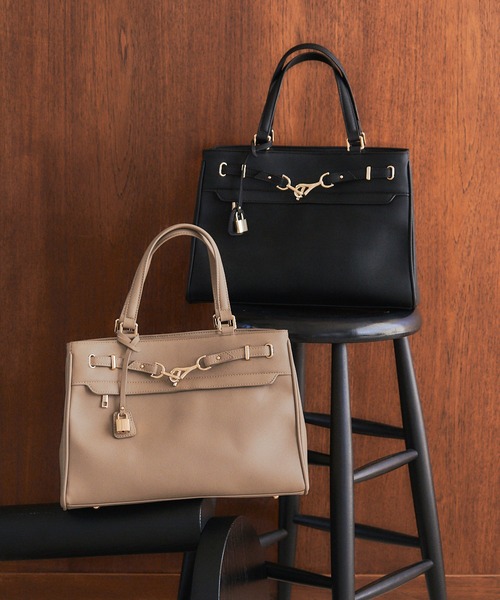 YECCA VECCA（イェッカヴェッカ）の「ベルトデザイントートバッグ（トートバッグ・レディース・ブラック/ベージュ・FREE）」の4枚目の写真