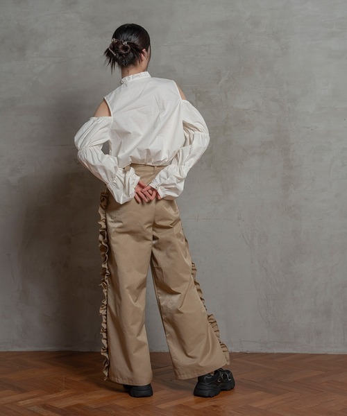 poiregnee（ポワニェ）の「マムルークオープンショルダーブラウス（シャツ/ブラウス・レディース・ベビーピンク/オフホワイト・FREE）」の11枚目の写真