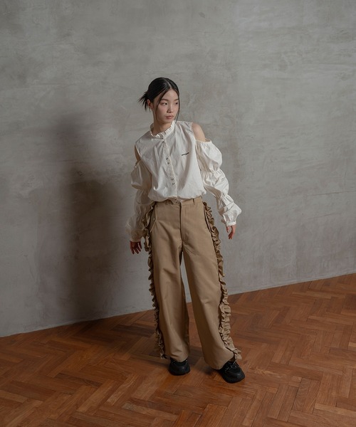 poiregnee（ポワニェ）の「マムルークオープンショルダーブラウス（シャツ/ブラウス・レディース・ベビーピンク/オフホワイト・FREE）」の12枚目の写真