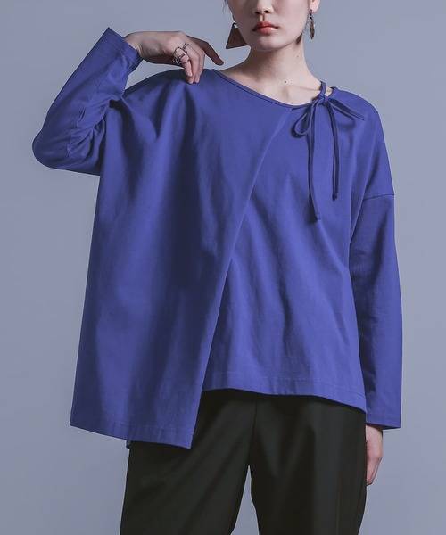 kOhAKU(コハク)の「アシメカッティングロンT(Tシャツ/カットソー・レディース・ベージュ/ロイヤルブルー/ブラック・FREE)」の4枚目の写真