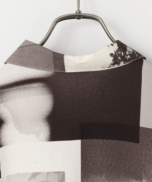 LOWRYS FARM（ローリーズファーム）の「フォトコラージュシャツＳＳ　120680（シャツ/ブラウス・メンズ・ホワイト/ネイビー/オレンジ・MEDIUM/LARGE）」の8枚目の写真