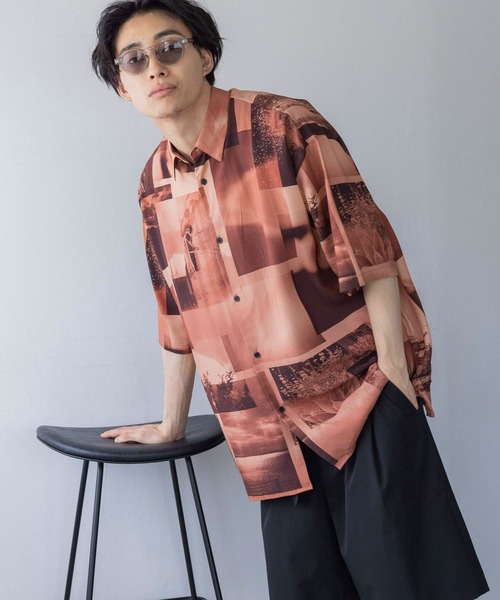 LOWRYS FARM（ローリーズファーム）の「フォトコラージュシャツＳＳ　120680（シャツ/ブラウス・メンズ・ホワイト/ネイビー/オレンジ・MEDIUM/LARGE）」の18枚目の写真