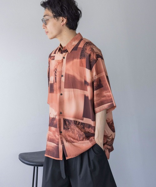 LOWRYS FARM（ローリーズファーム）の「フォトコラージュシャツＳＳ　120680（シャツ/ブラウス・メンズ・ホワイト/ネイビー/オレンジ・MEDIUM/LARGE）」の19枚目の写真