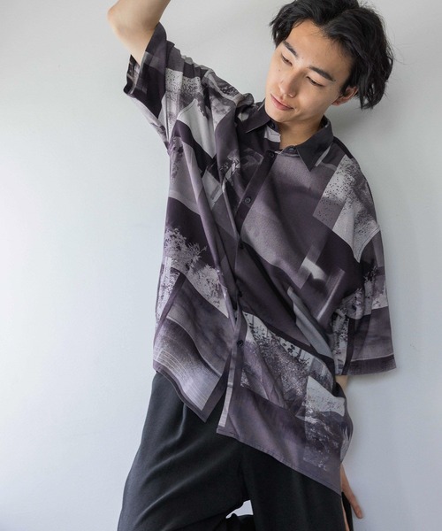 LOWRYS FARM（ローリーズファーム）の「フォトコラージュシャツＳＳ　120680（シャツ/ブラウス・メンズ・ホワイト/ネイビー/オレンジ・MEDIUM/LARGE）」の22枚目の写真