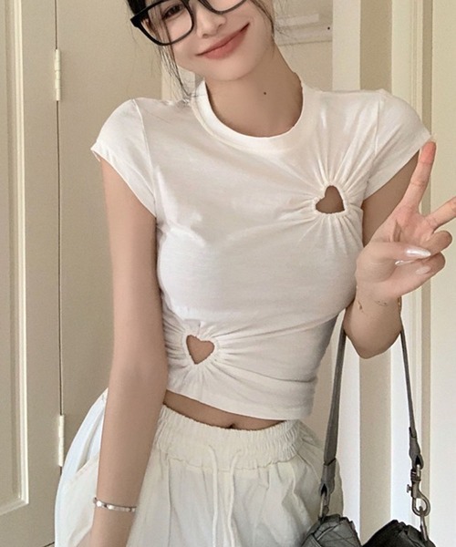 GLAMOROUS JANE(グラマラスジェーン)の「ハートカットアウトショート丈半袖Tシャツ(Tシャツ/カットソー・レディース・ホワイト/ブラック・FREE)」の3枚目の写真