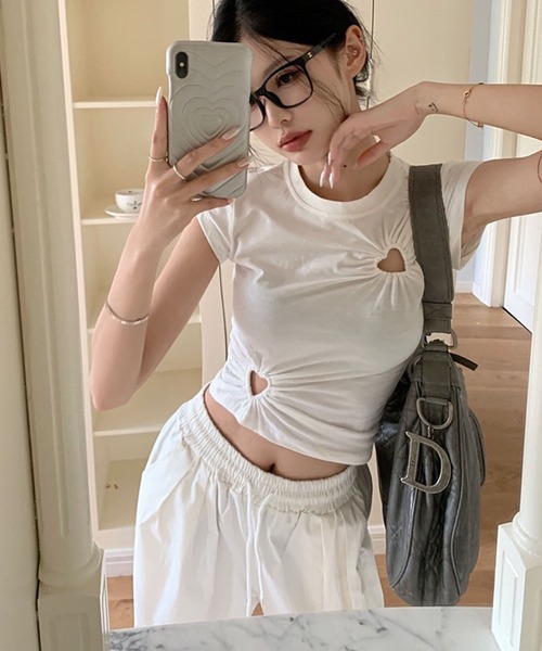 GLAMOROUS JANE(グラマラスジェーン)の「ハートカットアウトショート丈半袖Tシャツ(Tシャツ/カットソー・レディース・ホワイト/ブラック・FREE)」の6枚目の写真
