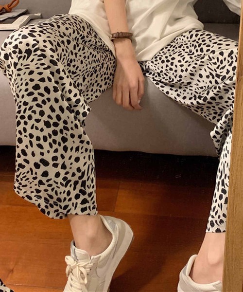 NANEA(ナネア)の「ダルメシアン柄ワイドイージーパンツ(その他パンツ・レディース・アニマル・SMALL/MEDIUM/LARGE/X-LARGE)」の4枚目の写真