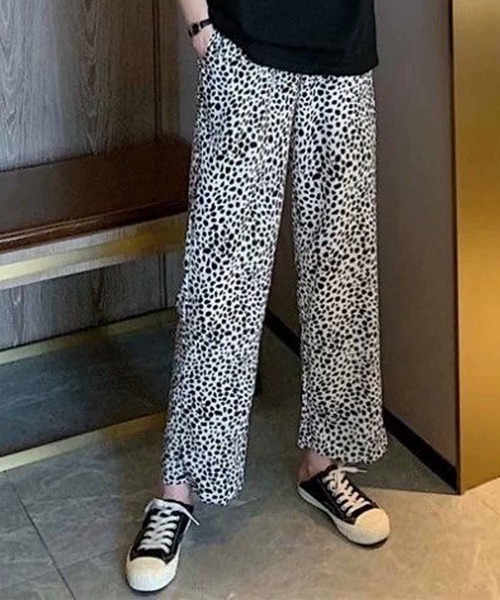 NANEA(ナネア)の「ダルメシアン柄ワイドイージーパンツ(その他パンツ・レディース・アニマル・SMALL/MEDIUM/LARGE/X-LARGE)」の7枚目の写真