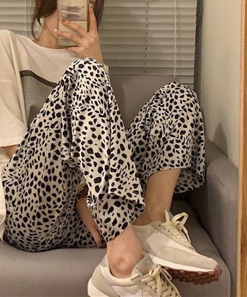 NANEA(ナネア)の「ダルメシアン柄ワイドイージーパンツ(その他パンツ・レディース・アニマル・SMALL/MEDIUM/LARGE/X-LARGE)」の10枚目の写真