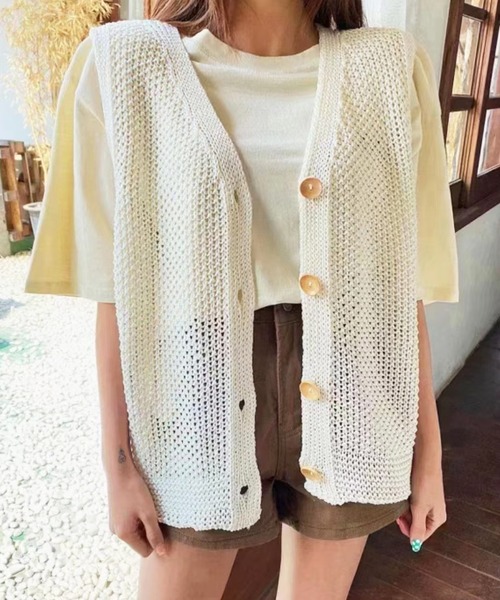 Teem Store(チームストア)の「メッシュニット 透かし編み ボタンベスト(ベスト・レディース・ベージュ/ホワイト・F)」の4枚目の写真