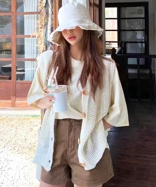 Teem Store(チームストア)の「メッシュニット 透かし編み ボタンベスト(ベスト・レディース・ベージュ/ホワイト・F)」の3枚目の写真
