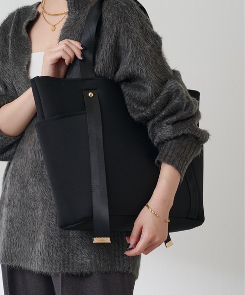 PAPILLONNER(パピヨネ)の「WETダブルポケットトート(トートバッグ・レディース・キャメル/チャコールグレー/ブラック/ブラウン・FREE)」の16枚目の写真