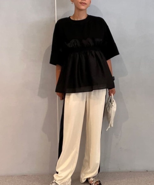 ROSE BUD(ローズバッド)の「大人が着るのはこれ。ドッキングフリルカットソー(Tシャツ/カットソー・レディース・グレー/ブラック・FREE)」の3枚目の写真