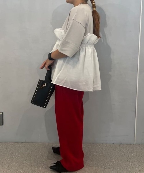 ROSE BUD(ローズバッド)の「大人が着るのはこれ。ドッキングフリルカットソー(Tシャツ/カットソー・レディース・グレー/ブラック・FREE)」の4枚目の写真